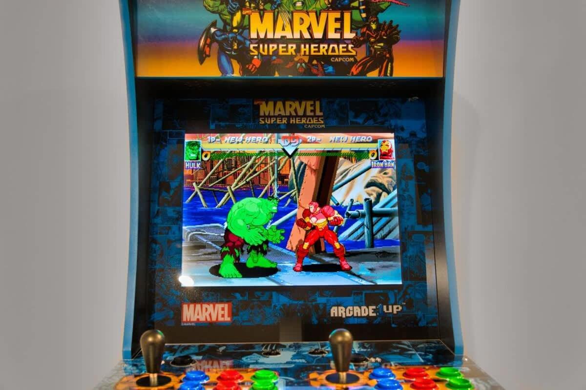 Dc Vs Marvel Theme Ft Arcade Machine Pool Gym Sauna Bbq Adelaide Exterior foto